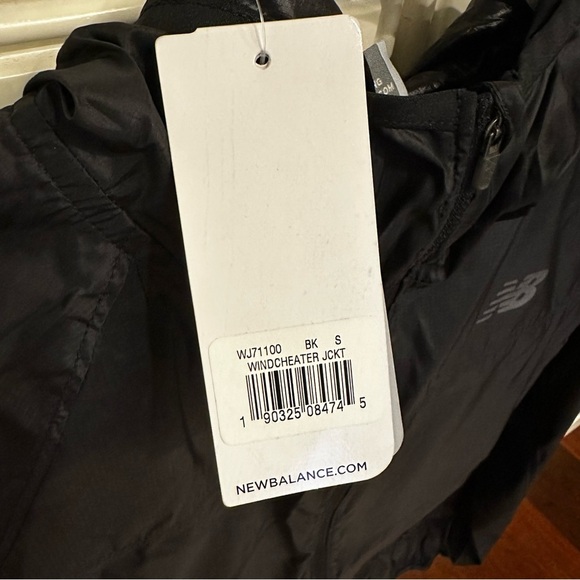 New Balance Women’s Black Windcheater Wind Breaker Jacket Running Biking NWT S - Picture 7 of 16